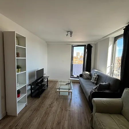 3 Bed Balcony Greenwich Retreat